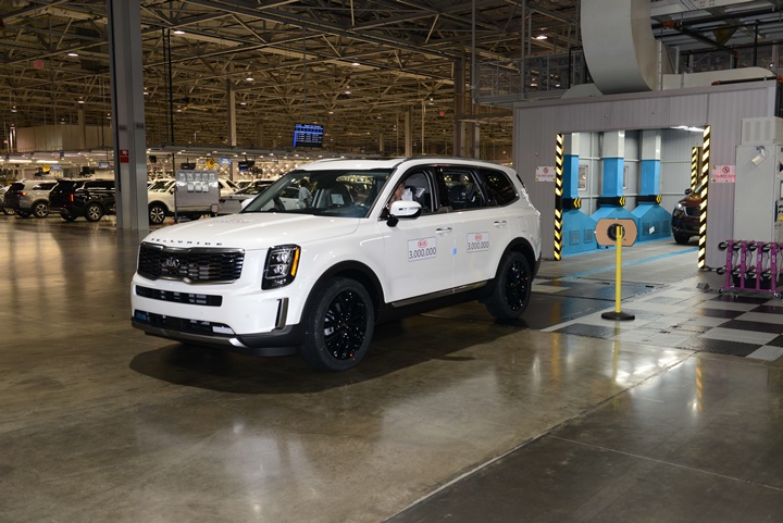 15441_KMMG_s_three_millionth_vehicle_rolls_off_the_assembly_line (1).jpg